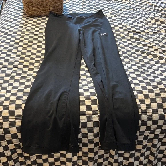 Nike Black Wide-Leg Pants - Picture 1 of 3